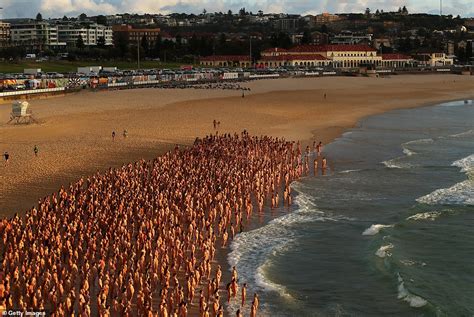 naked gril|The Naked World of Spencer Tunick